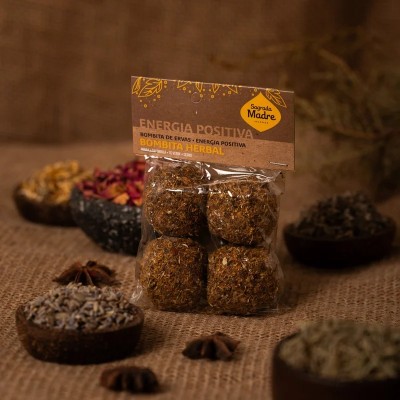 Smudge Bombita Herbal Energia Positiva - Bustina - Sagrada Madre - confezione ambientata