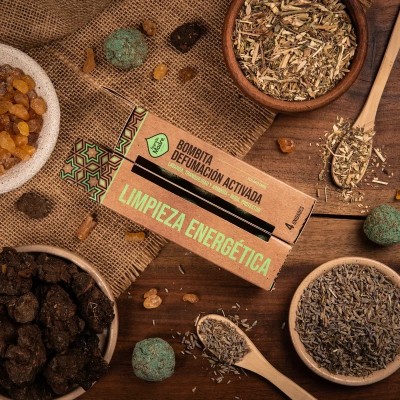 Smudge Bombita Pulizia Energetica - Sagrada Madre - confezione ambientata