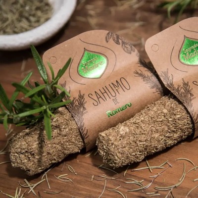 Smudge di Rosmarino e Aromatiche - Sagrada Madre - confezione ambientata
