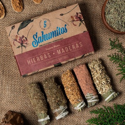 Smudge Mini Assortiti Erbe e Legni - 5 pezzi - Sagrada Madre - confezione ambientata