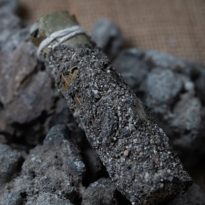 Smudge Mini Copal - Sagrada Madre - dettaglio ambientato