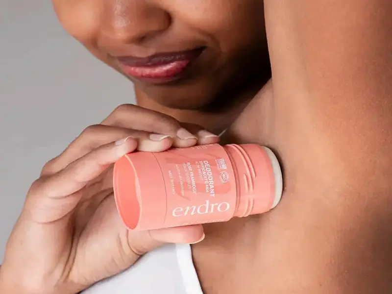 Deodorante naturale Endro: come scegliere tra bicarbonato, formule delicate, crema e stick