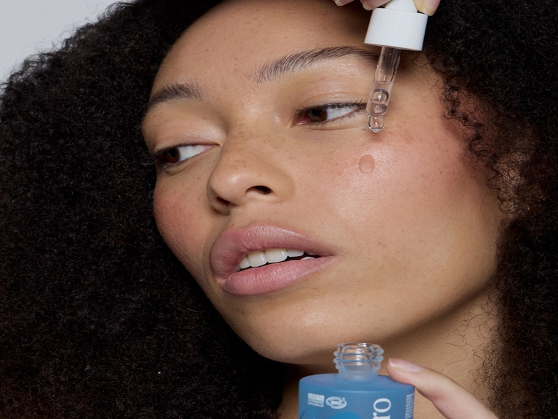 Applicazione del Siero Idratante 48H Endro Cosmétiques