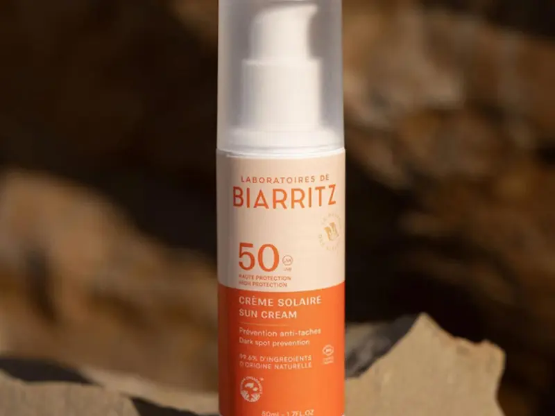 Solare viso SPF50 con filtri minerali