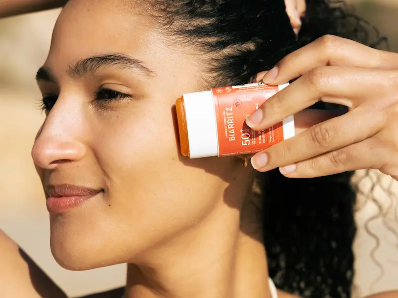 Stick solare invisibile SPF50+ per labbra e zone sensibili