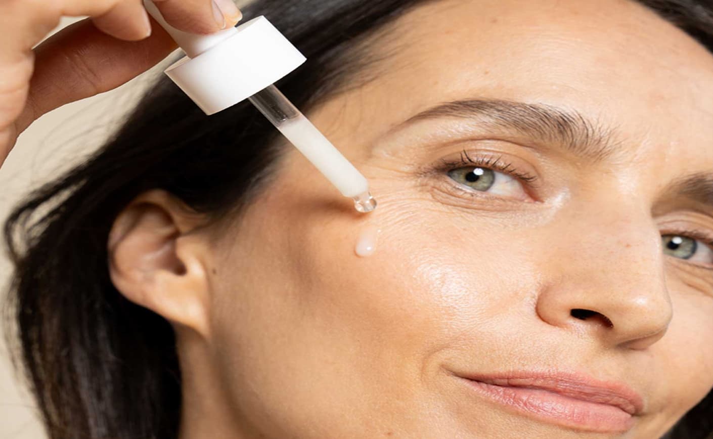 Macchie cutanee: cosa sono, perché compaiono e come affrontarle con la cosmetica