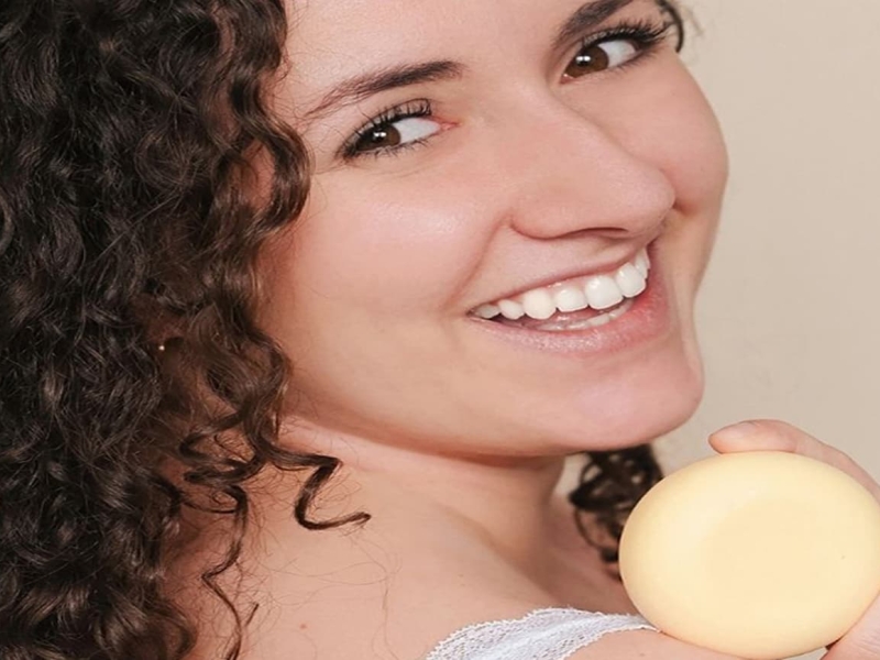 Shampoo solido: i vantaggi (e gli svantaggi onesti) che nessuno vi dice